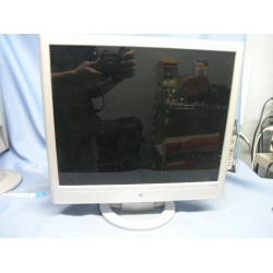 HP VS19B 19" LCD Monitor, Built in Speakers