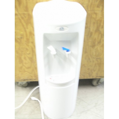 Polar hot and store cold water dispenser