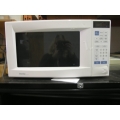 Danby Designer Microwave DMW139W 1000 watt White