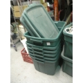 Lot of 6 Rubbermaid Bins 31 g with Lids