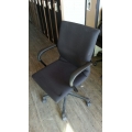 Steelcase Black Rolling Fixed Height Office Task Chair w Arms