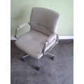 Steelcase Beige Rolling Office Task Chair w Arms