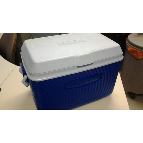 Blue Rubbermaid Cooler 20