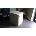 2 Drawer Locking File Cabinet 18'' x 27'' x 28''