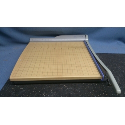 GBC Classic Cut CL320 18" 15-Sheet Paper Trimmer Cutter