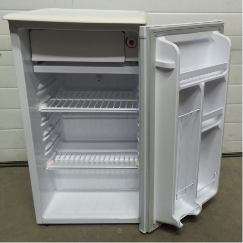 Danby Dcr34w 3 2 Cu Ft Compact Refrigerator Fridge W Freezer Allsold Ca Buy Sell Used Office Furniture Calgary