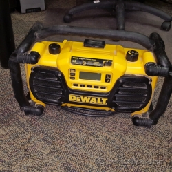 DEWALT DC012 Worksite Stereo w/ Charger/Radio