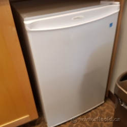 Danby White Compact Refrigerator Bar Fridge