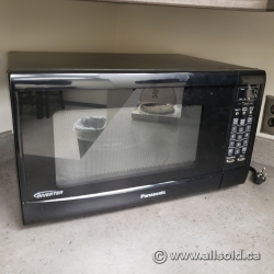 Panasonic Black 1.2 cu ft 1200W Genius Inverter Microwave Oven