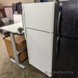 White Kenmore Fridge w/ Top Load Freezer