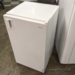 Sanyo White Mini Bar Fridge apx. 3.2 cu. ft.