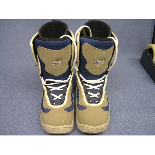 Limited Galaxy Snowboard Boots Womans 8 Allsold.ca Buy & Sell Used
