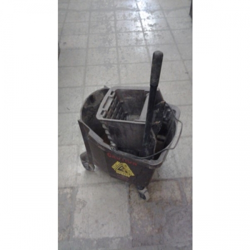Rolling Mop Bucket w/ Squeeze Handle Allsold.ca Buy & Sell Used