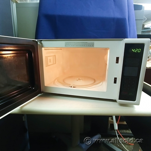 White Sanyo 800Watt Countertop Microwave Oven Allsold.ca Buy