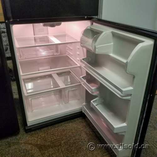 Whirlpool TopFreezer Fridge 30" 18.2 cu. ft Black Allsold.ca