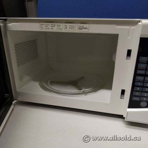 White RCA 0.7 cu. ft. Countertop Microwave 700W Allsold.ca Buy