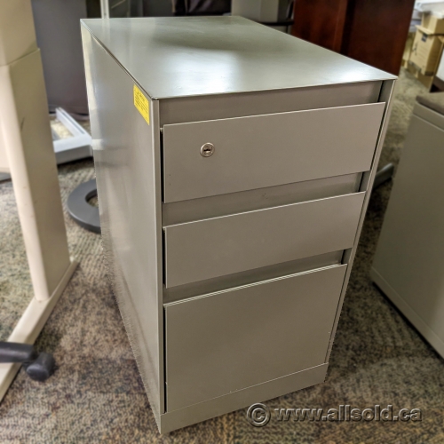 Grey Steelcase 3 Drawer Rolling Pedestal File Locking