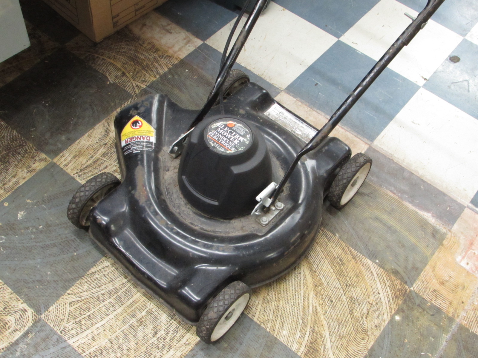Black and decker lm110 top