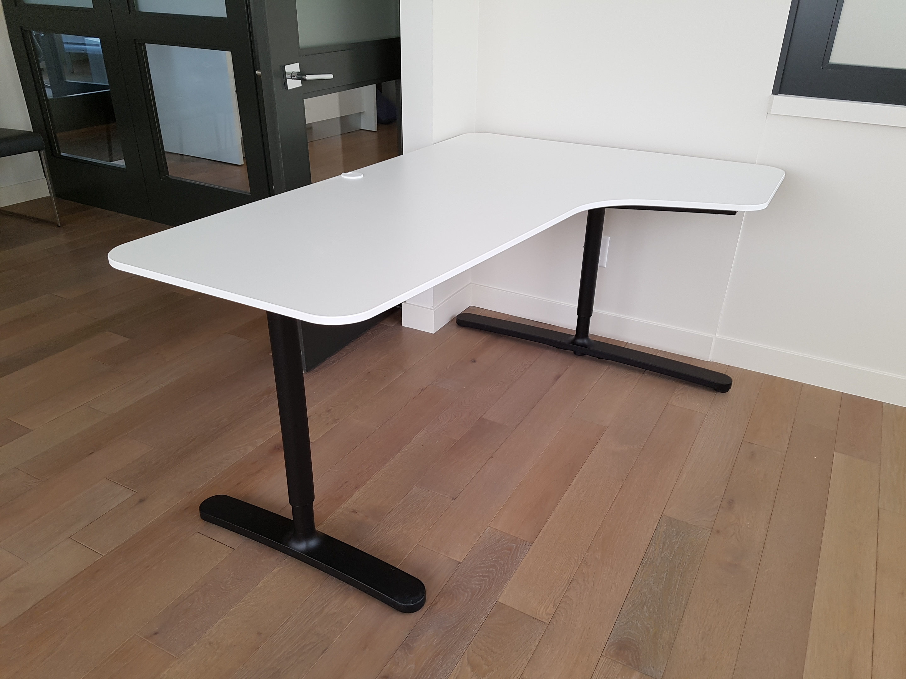 White Ikea Bekant Corner Desk Includes Screen Allsold Ca Buy