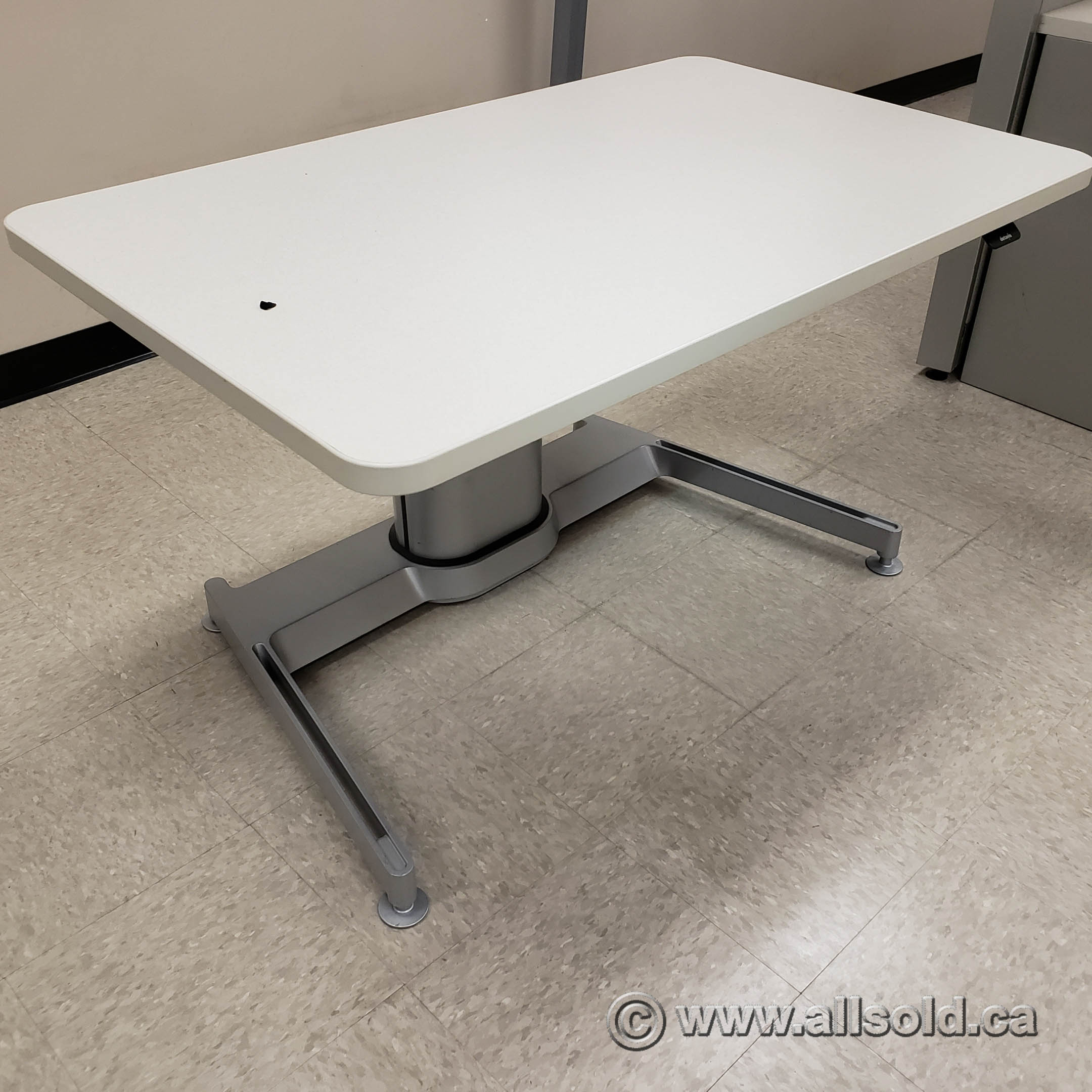 White Top Steelcase Airtouch Sit Stand Height Adjustable Desk