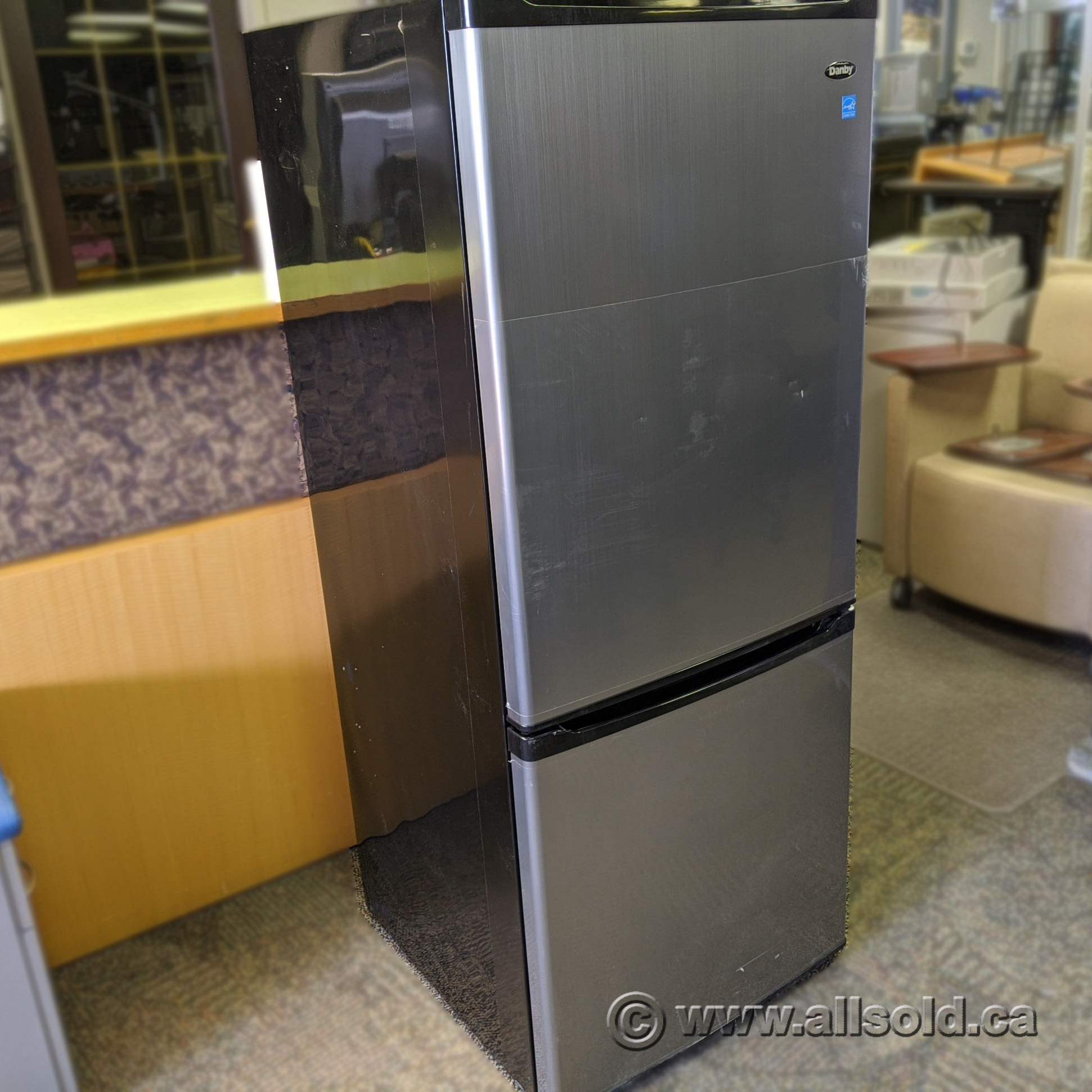 Danby 9 2 Cu Ft Apartment Size Fridge Allsold Ca Buy Sell