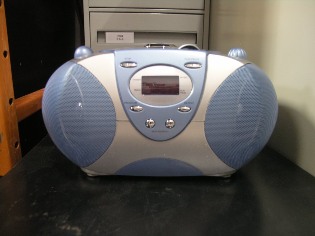Blue Durabrand CD Player, AM/FM Receiver CD1095 Allsold.ca Buy & Sell Used Office Furniture