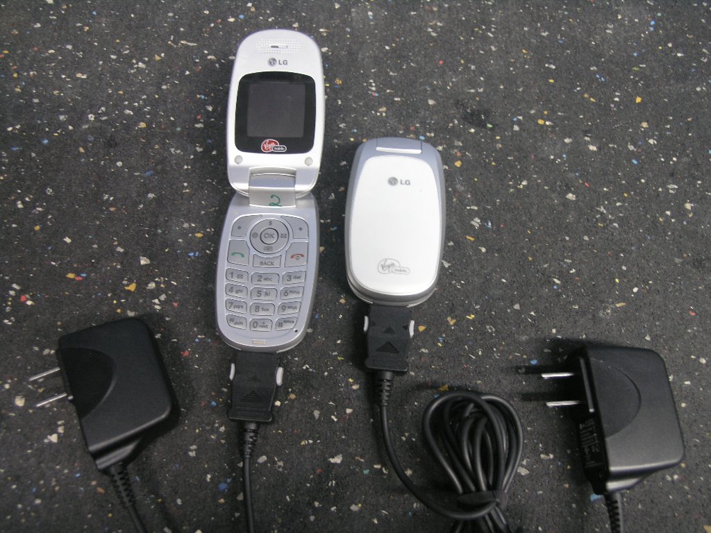 LG Virgin Mobile LX140 Grey/White CDMA Clamshell Flip Cell Phone