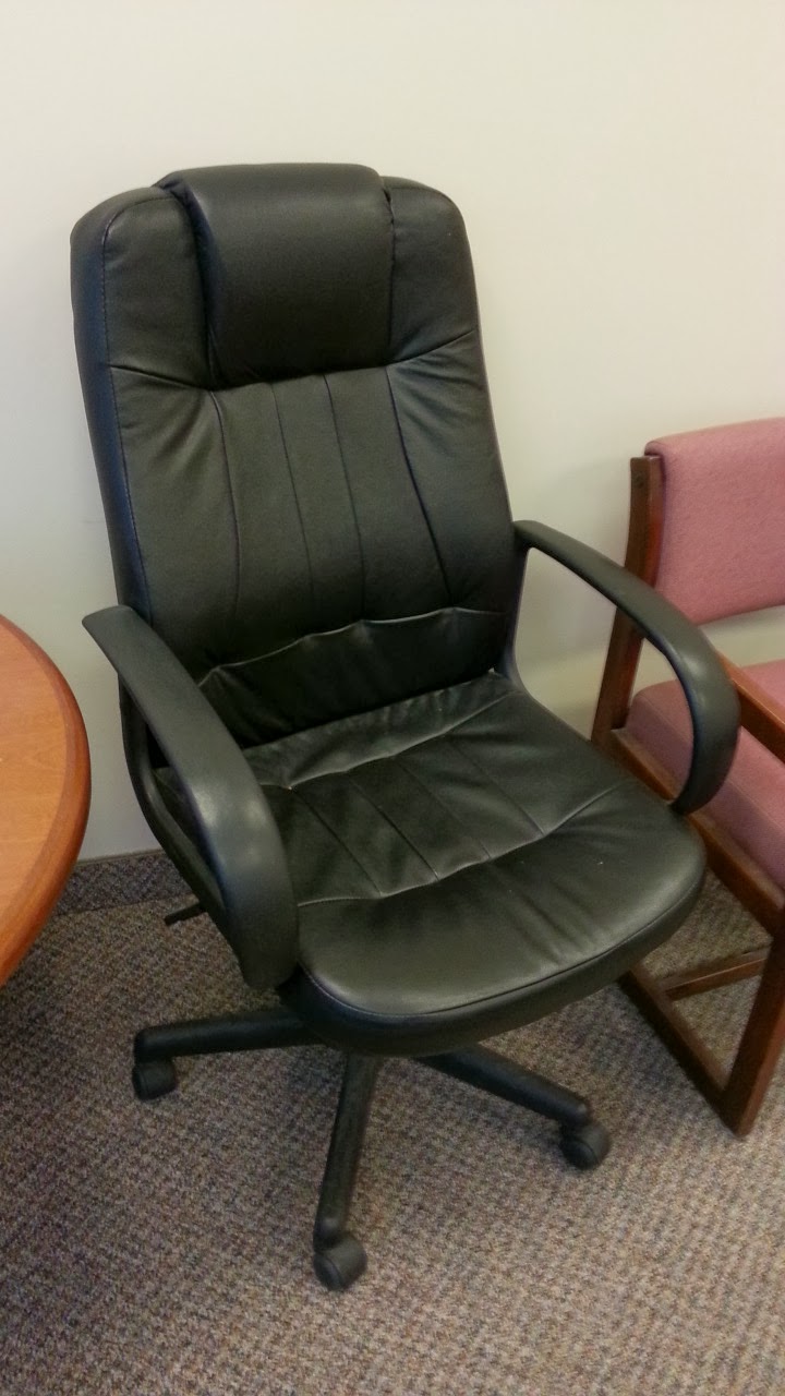 Black Executive Bonded Leather Gas Lift Meeting Office Chair Allsold.ca Buy & Sell Used