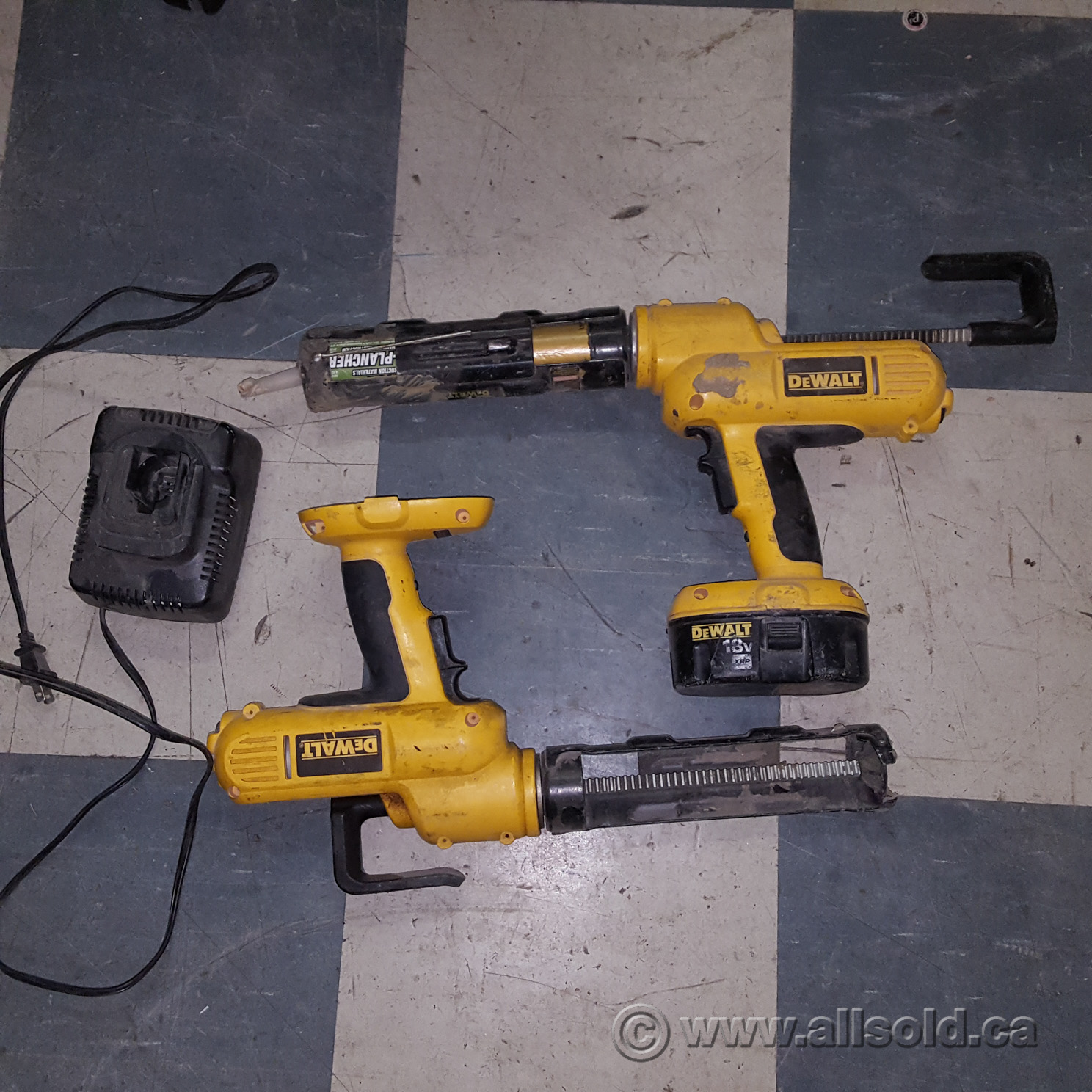 DeWalt 20V Rechageable Max Adhesive Caulking Gun Allsold.ca Buy