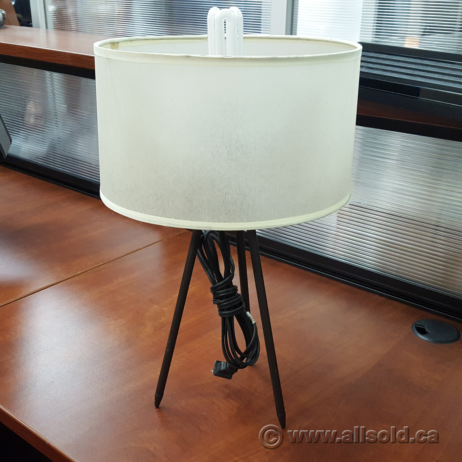 Tri Post Desk Lamp Beige Shade Allsold.ca Buy & Sell Used Office