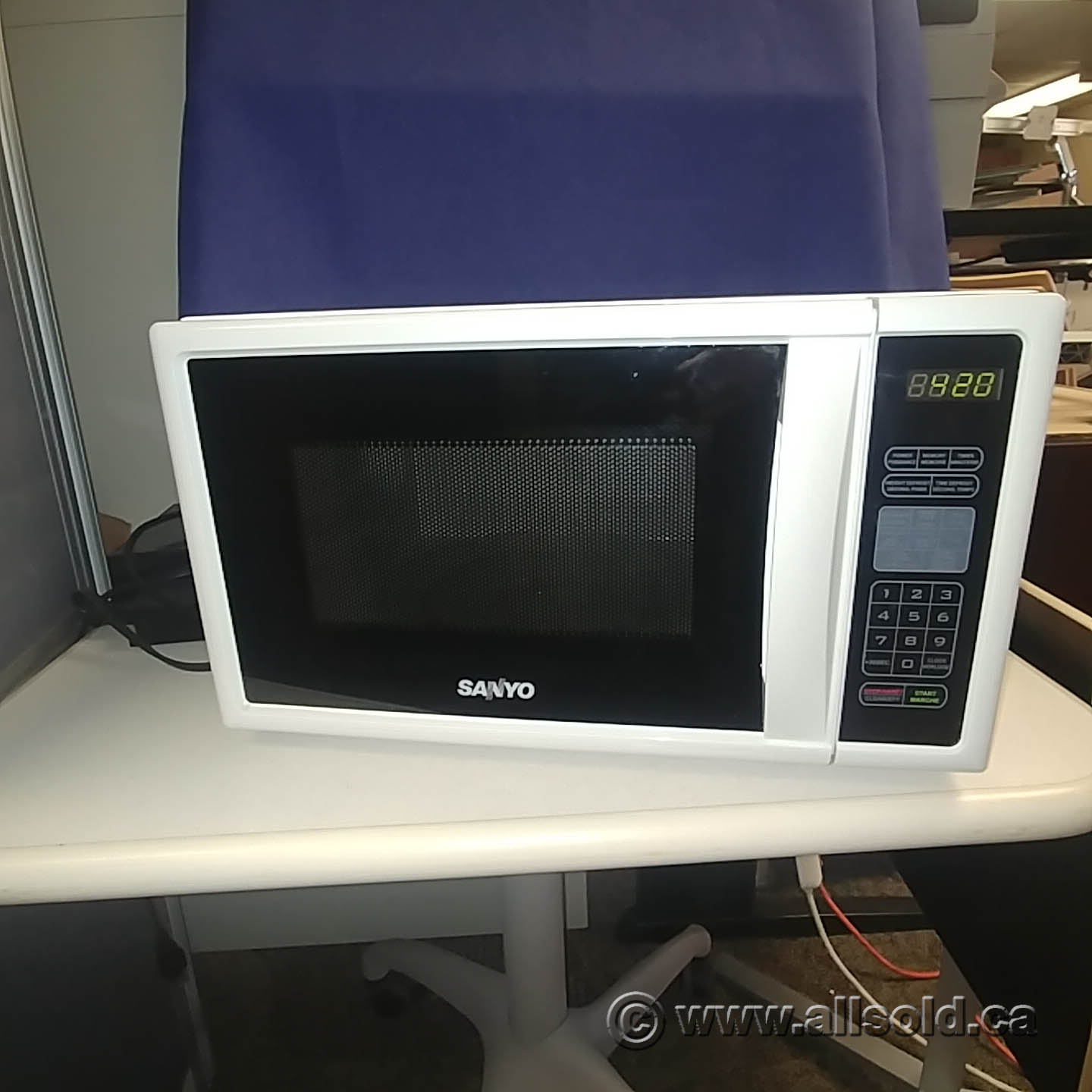 White Sanyo 800Watt Countertop Microwave Oven Allsold.ca Buy