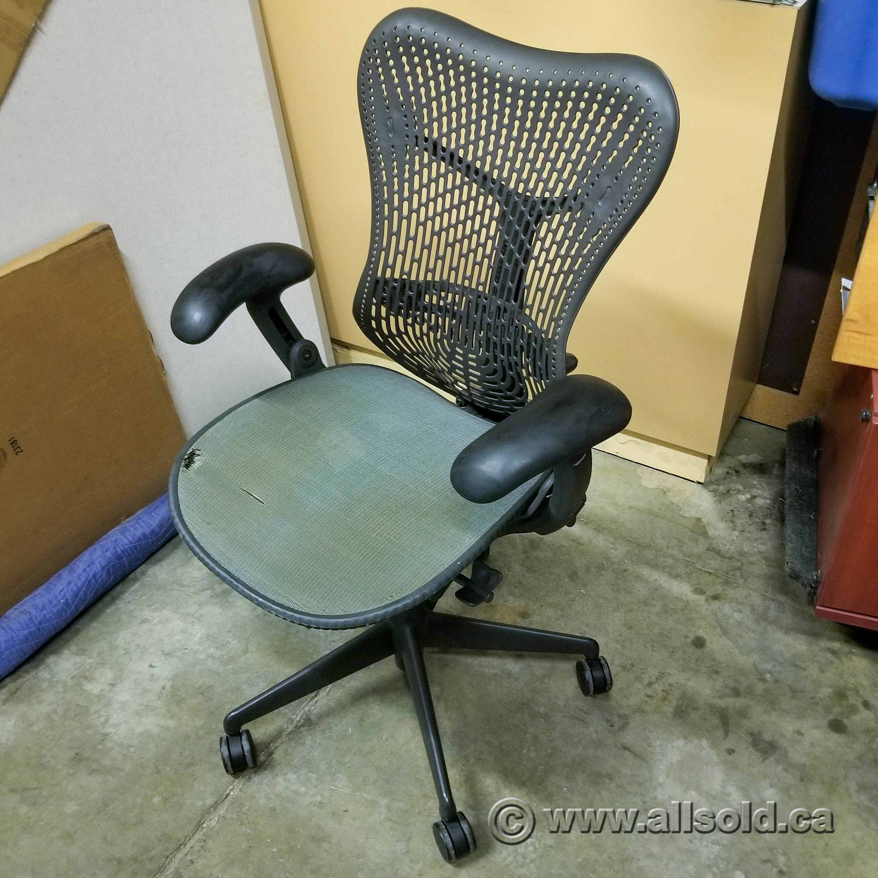 Herman Miller Mirra Grey Mesh Ergonomic Task Chair 'B Grade' Allsold.ca Buy & Sell Used
