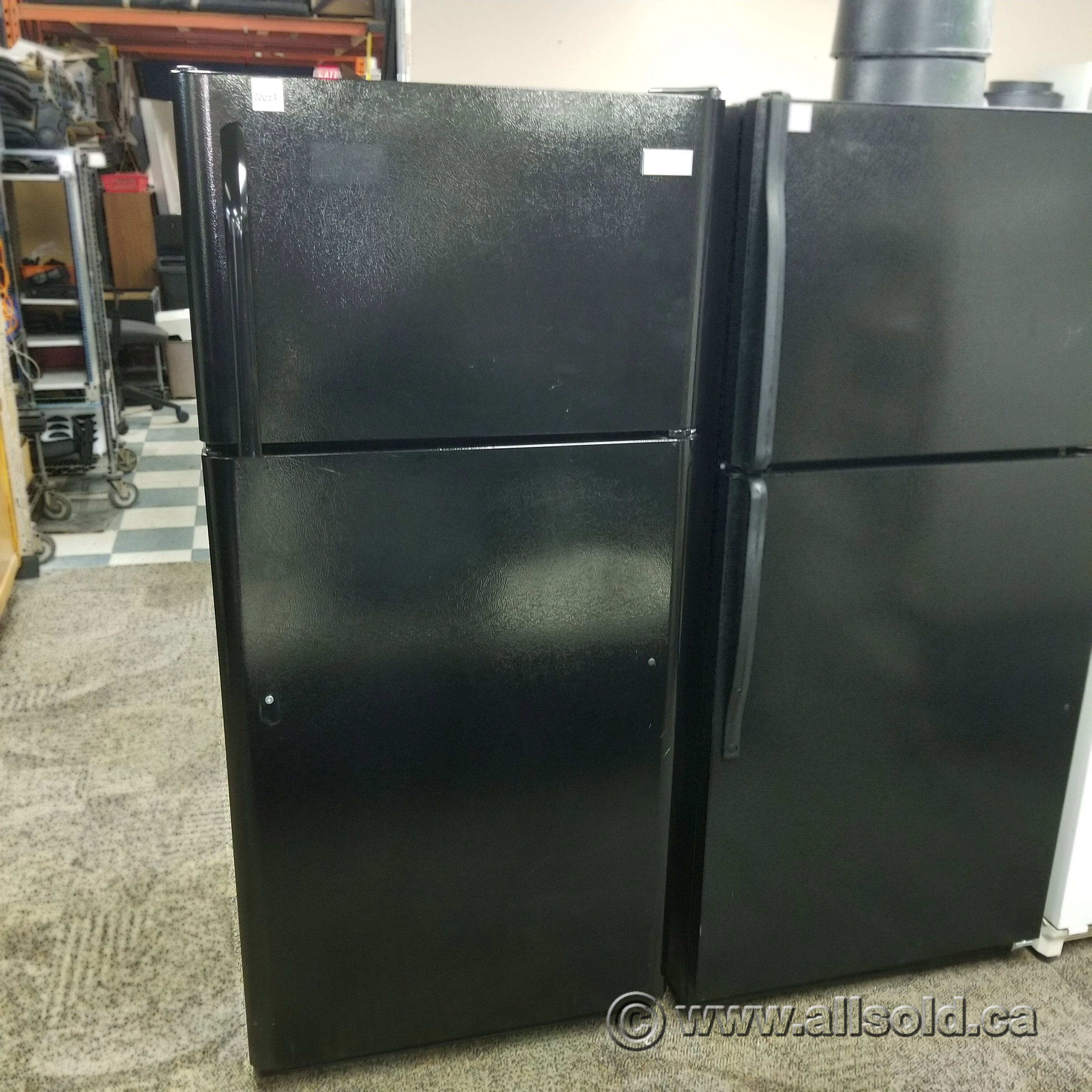 Black Frigidaire TopFreezer Fridge 30" 18.2 cu. ft Allsold.ca