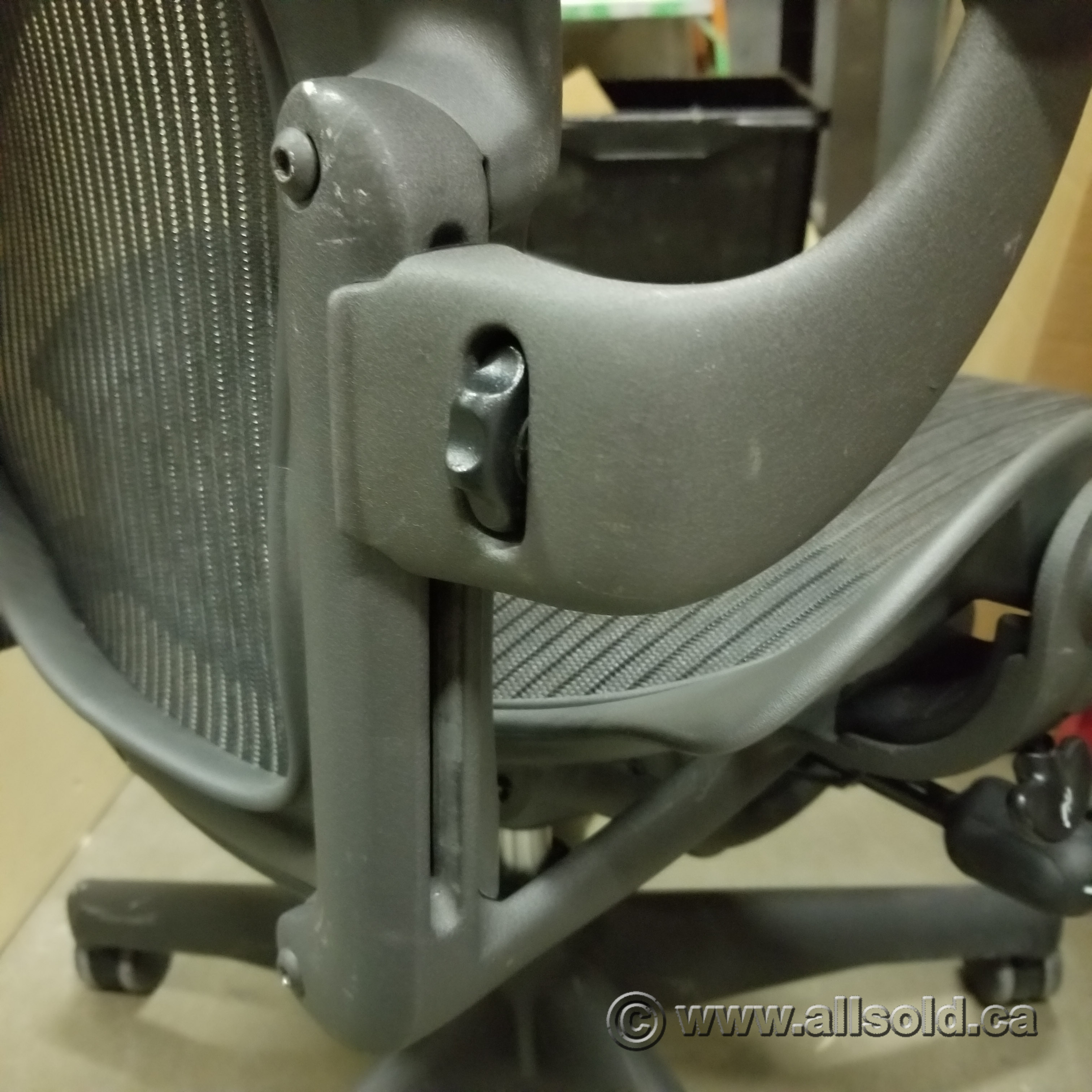Herman Miller Aeron Arm Lock Replacement Part Allsold.ca Buy & Sell