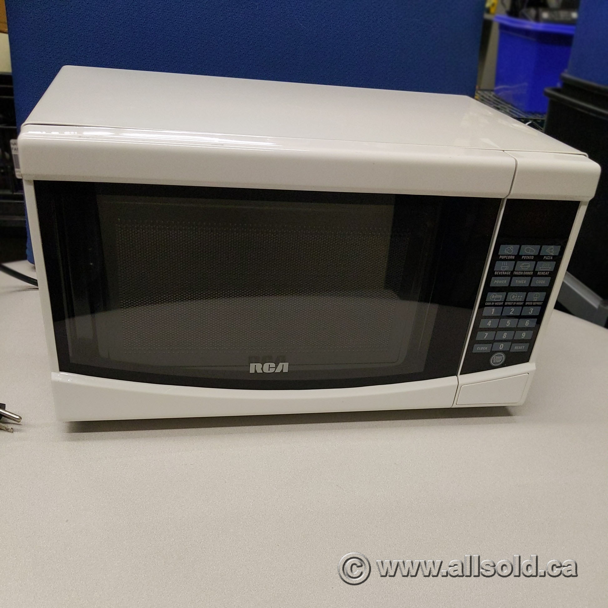 White RCA 0.7 cu. ft. Countertop Microwave 700W Allsold.ca Buy